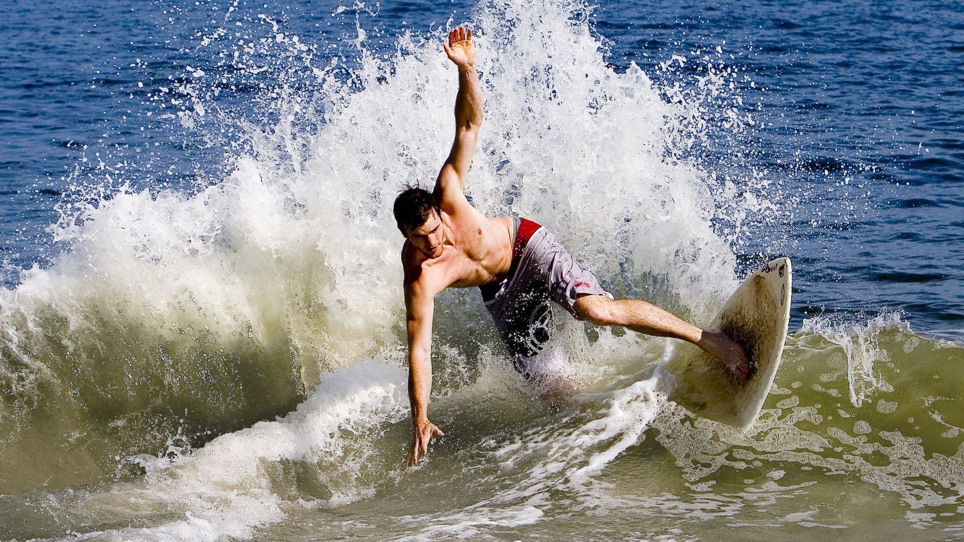 _沙漠越野探险：勇者的绝世极限_，沙漠越野玩法