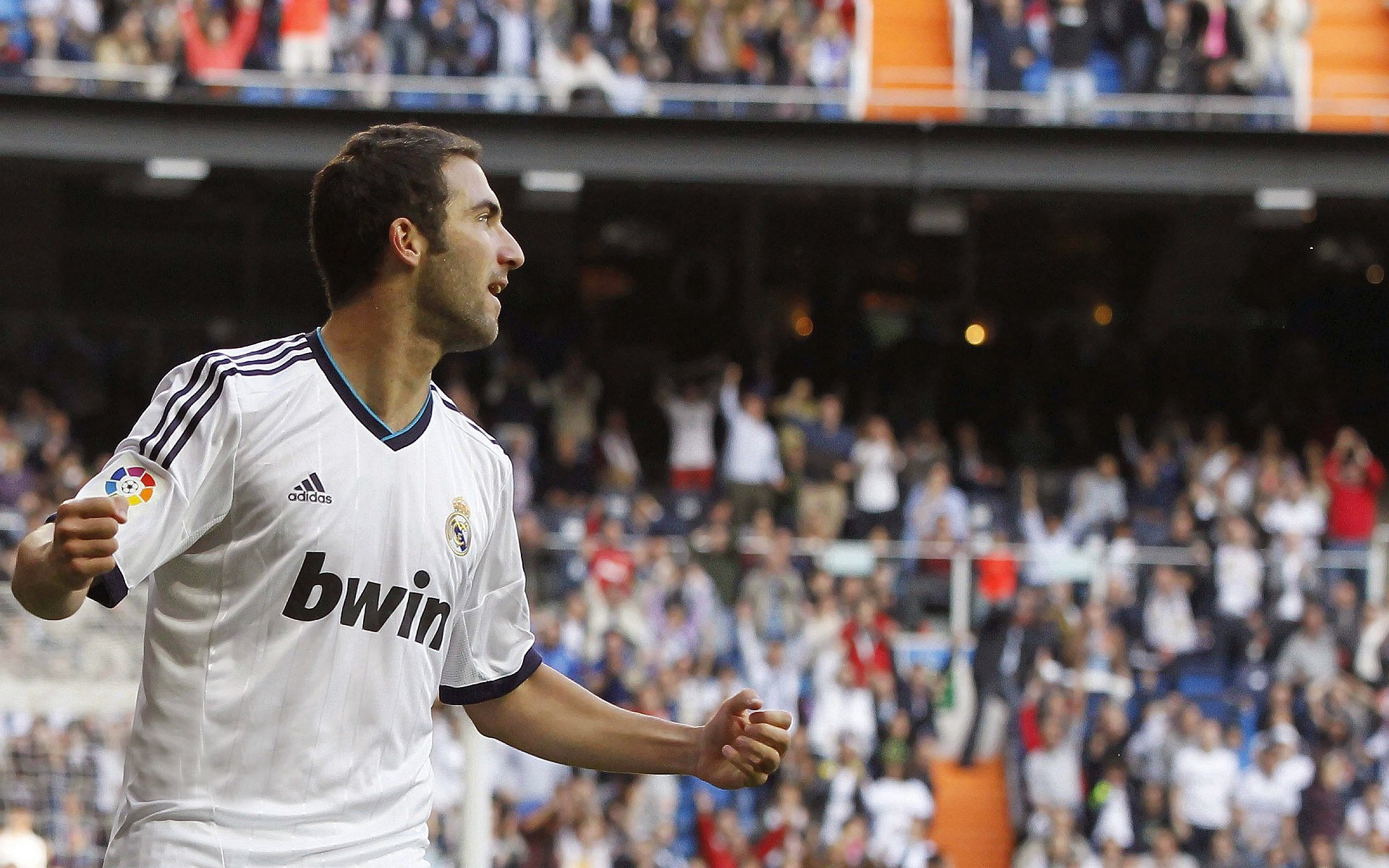 开云官网在线-《虚拟偶像与电竞深度融合，跨界合作频繁》，虚拟偶像线下